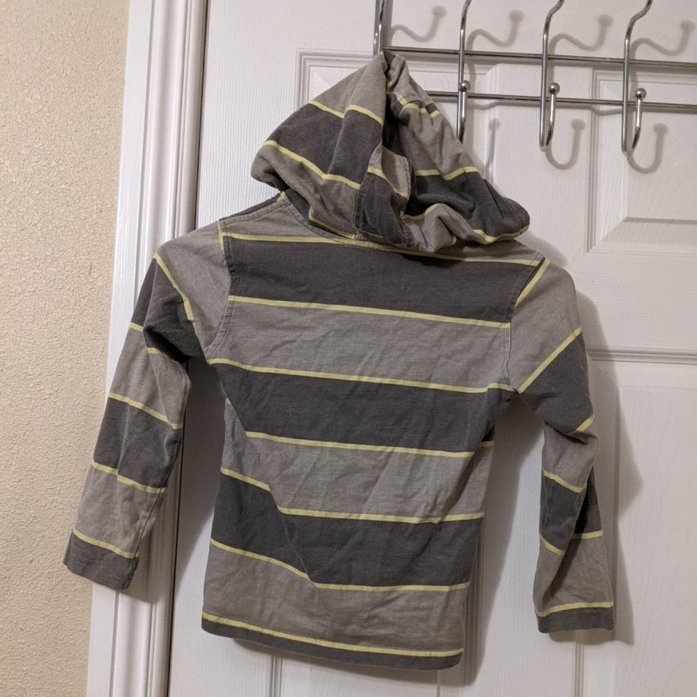 Quicksilver sweater hoodie boys size 5